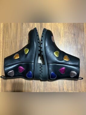 Kurt Geiger Chelsea Black Leather Ankle Boots with Metallic Heart Accents size 2